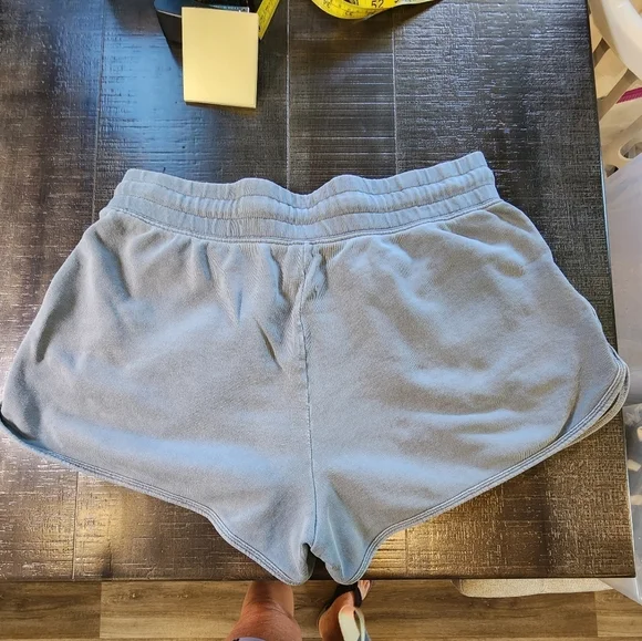 FABLETICS ATHLETIC SHORTS - Picture 2 of 3